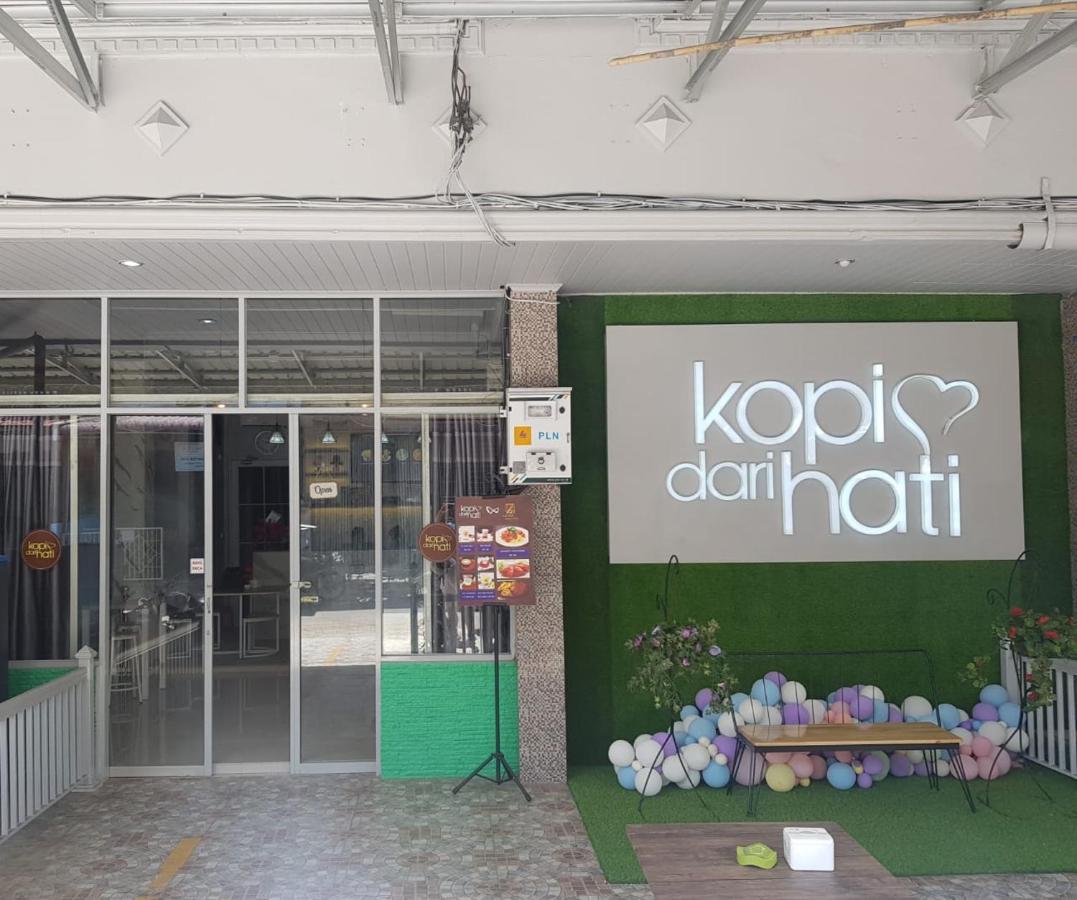 Nasional Hotel Gunungsitoli Ngoại thất bức ảnh