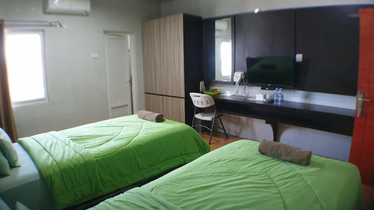 Nasional Hotel Gunungsitoli Ngoại thất bức ảnh