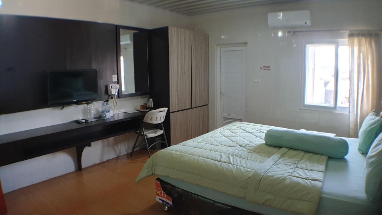 Nasional Hotel Gunungsitoli Ngoại thất bức ảnh